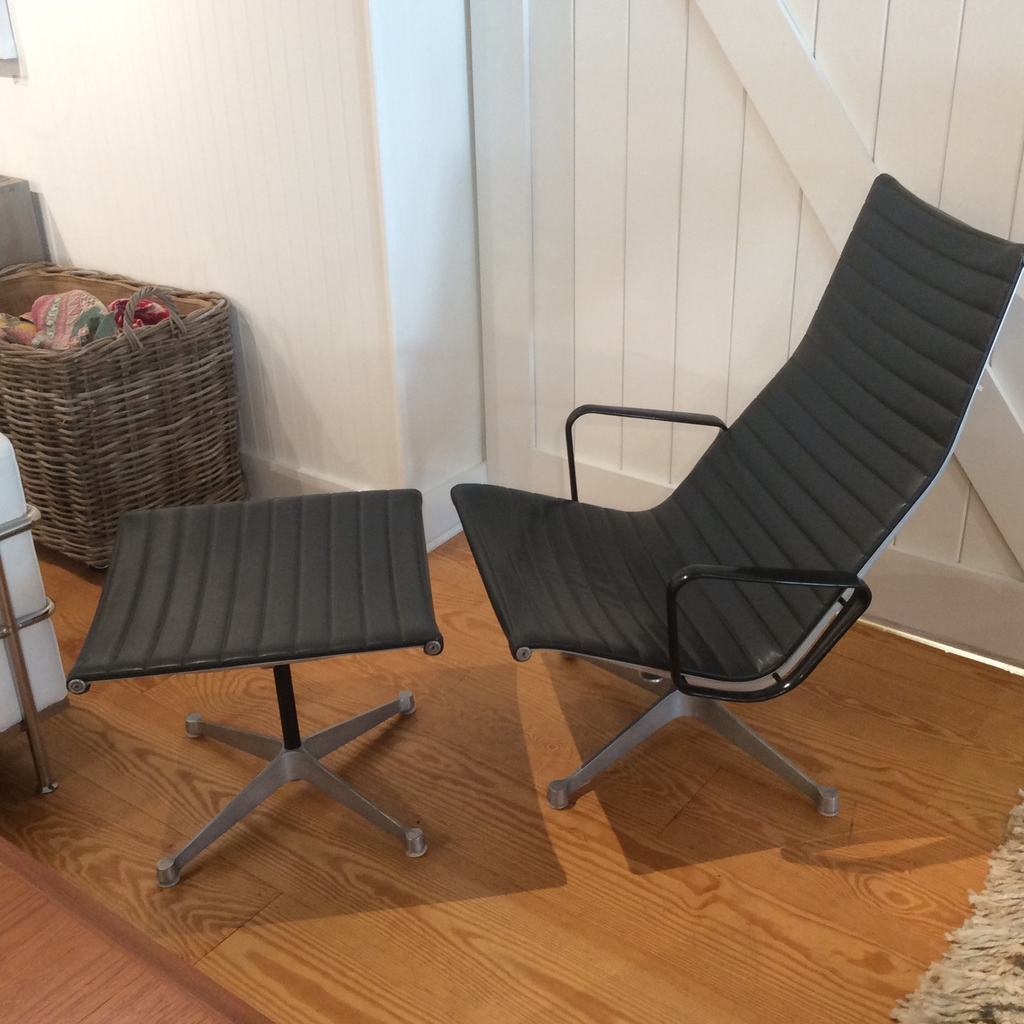 Early "Patent Pending" Eames Aluminum Group Lounge With Ottoman | touchGOODS