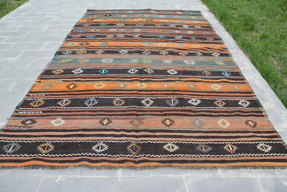 Vintage Handmade Turkish Kilim Area Rug 6' x 10' | touchGOODS